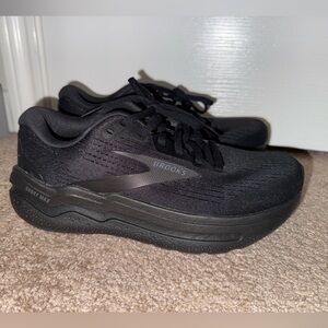 Brooks Women Ghost Max 2 All-Black Athletic Shoes Size 6.5